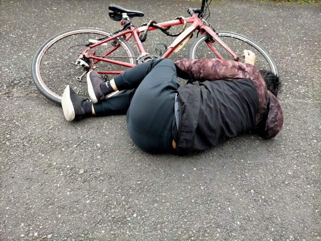 【枚方】自転車で車と事故に遭ったら|自賠責での施術と流れ