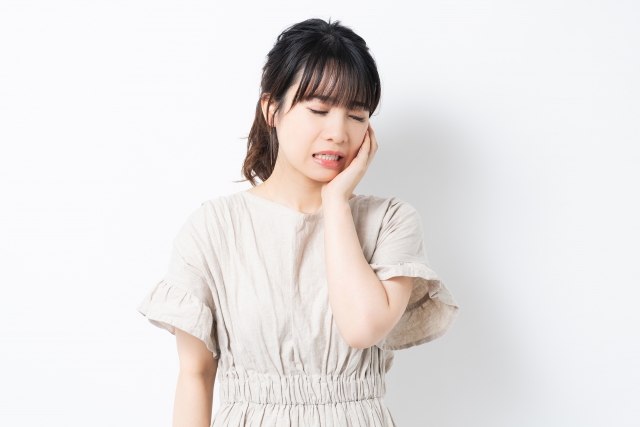 【枚方】あごが痛い・口が開きにくい|顎関節症と噛みしめ・首の関係